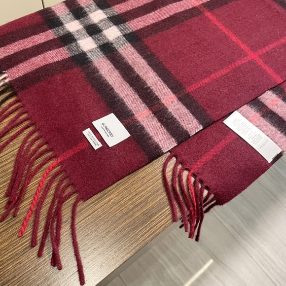 burberry scarf - Picture 3 of 8